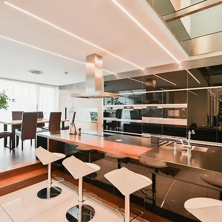 Presidential Penthouse, 303m2, Jacuzzi On Terrace, Sauna, 6bdrm, 4bthrm, Ac, Lift 公寓