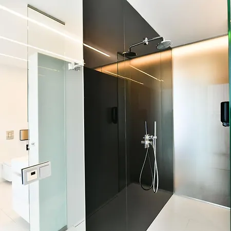 Presidential Penthouse, 303m2, Jacuzzi On Terrace, Sauna, 6bdrm, 4bthrm, Ac, Lift 公寓