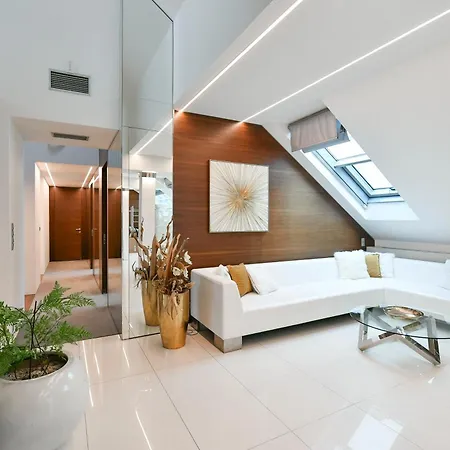 Presidential Penthouse, 303m2, Jacuzzi On Terrace, Sauna, 6bdrm, 4bthrm, Ac, Lift 公寓