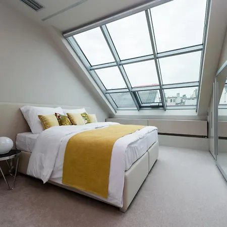 公寓 Presidential Penthouse, 303m2, Jacuzzi On Terrace, Sauna, 6bdrm, 4bthrm, Ac, Lift 布拉格
