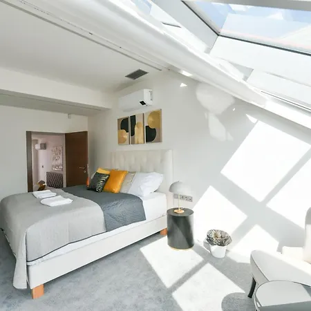 Presidential Penthouse, 303m2, Jacuzzi On Terrace, Sauna, 6bdrm, 4bthrm, Ac, Lift 公寓