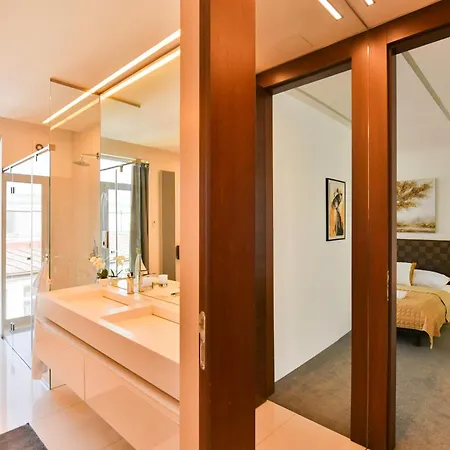 Presidential Penthouse, 303m2, Jacuzzi On Terrace, Sauna, 6bdrm, 4bthrm, Ac, Lift 公寓 布拉格