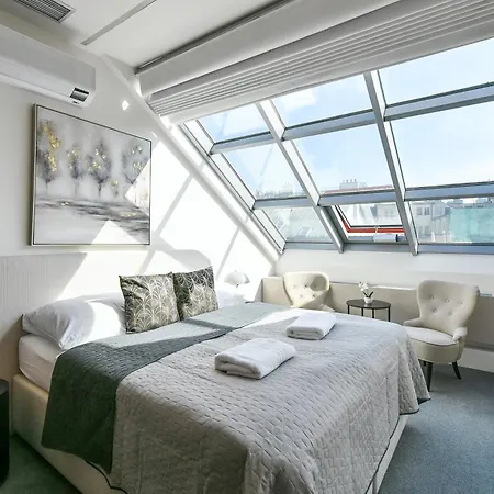 公寓 Presidential Penthouse, 303m2, Jacuzzi On Terrace, Sauna, 6bdrm, 4bthrm, Ac, Lift 布拉格