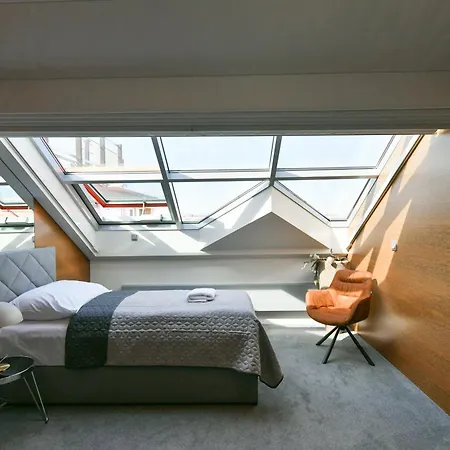 Presidential Penthouse, 303m2, Jacuzzi On Terrace, Sauna, 6bdrm, 4bthrm, Ac, Lift * 布拉格