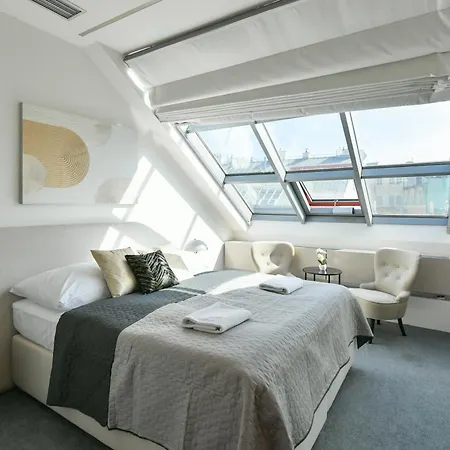 公寓 Presidential Penthouse, 303m2, Jacuzzi On Terrace, Sauna, 6bdrm, 4bthrm, Ac, Lift 布拉格