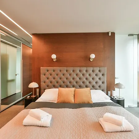 Presidential Penthouse, 303m2, Jacuzzi On Terrace, Sauna, 6bdrm, 4bthrm, Ac, Lift *