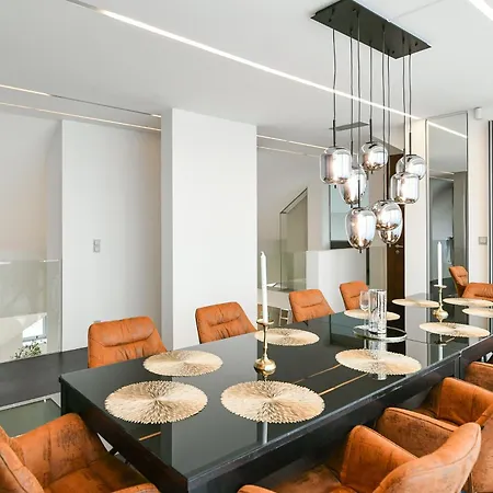 아파트 Presidential Penthouse, 303m2, Jacuzzi On Terrace, Sauna, 6bdrm, 4bthrm, Ac, Lift