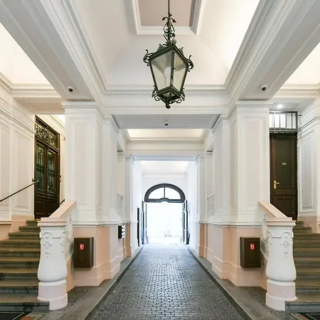 Presidential Penthouse, 303m2, Jacuzzi On Terrace, Sauna, 6bdrm, 4bthrm, Ac, Lift * Praha