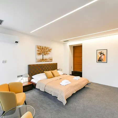 Lägenhet Presidential Penthouse, 303m2, Jacuzzi On Terrace, Sauna, 6bdrm, 4bthrm, Ac, Lift *