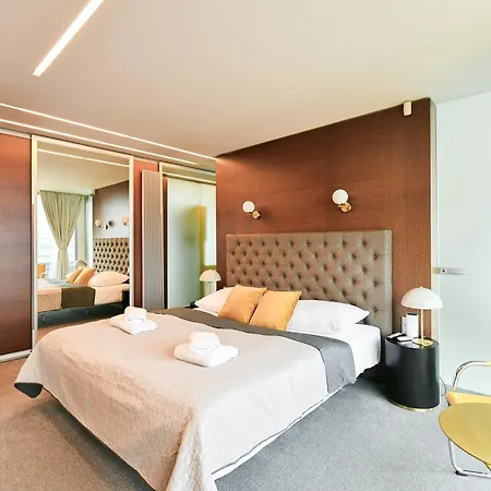 Lägenhet Presidential Penthouse, 303m2, Jacuzzi On Terrace, Sauna, 6bdrm, 4bthrm, Ac, Lift