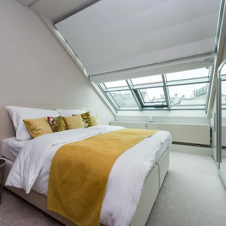 Presidential Penthouse, 303m2, Jacuzzi On Terrace, Sauna, 6bdrm, 4bthrm, Ac, Lift Lägenhet Prag