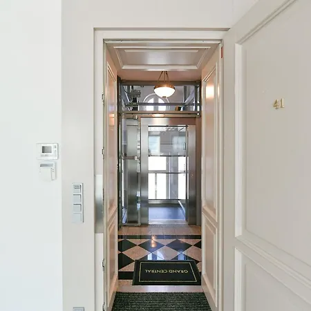 Lägenhet Presidential Penthouse, 303m2, Jacuzzi On Terrace, Sauna, 6bdrm, 4bthrm, Ac, Lift *