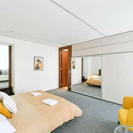 Presidential Penthouse, 303m2, Jacuzzi On Terrace, Sauna, 6bdrm, 4bthrm, Ac, Lift Lägenhet