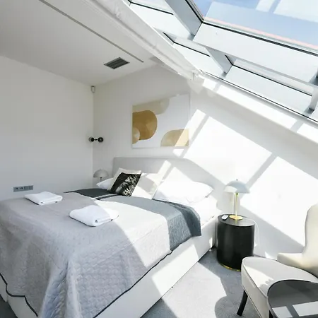 Presidential Penthouse, 303m2, Jacuzzi On Terrace, Sauna, 6bdrm, 4bthrm, Ac, Lift Prag