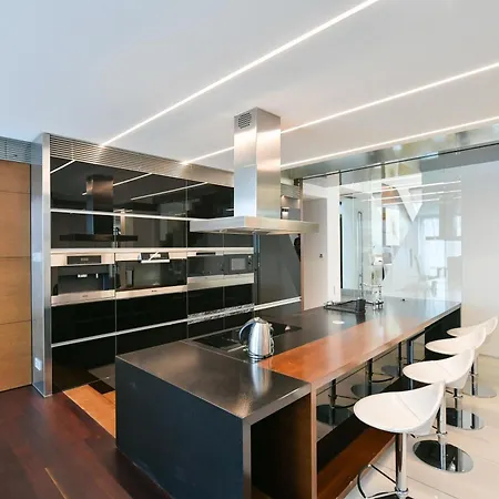 Presidential Penthouse, 303m2, Jacuzzi On Terrace, Sauna, 6bdrm, 4bthrm, Ac, Lift Daire *
