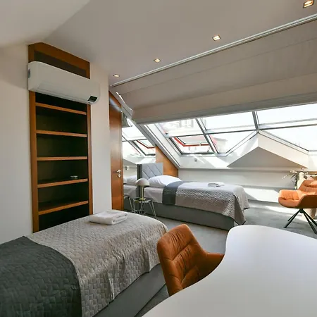 Presidential Penthouse, 303m2, Jacuzzi On Terrace, Sauna, 6bdrm, 4bthrm, Ac, Lift Daire *