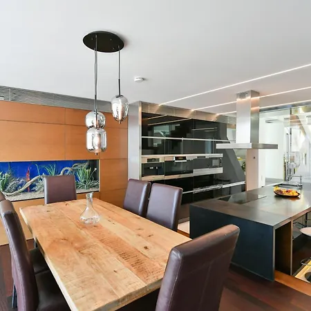 Presidential Penthouse, 303m2, Jacuzzi On Terrace, Sauna, 6bdrm, 4bthrm, Ac, Lift Daire *